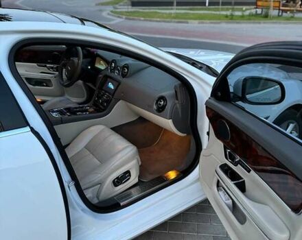 Ягуар Икс Джей 2013 в Луцке на Automoto.ua Белый Ягуар Икс Джей, объемом двигателя 3 л и пробегом 115 тыс. км за 27900 $, фото 34 на Automoto.ua