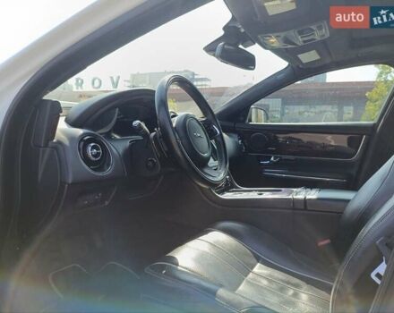 Ягуар Икс Джей 2013 в Киеве на Automoto.ua Белый Ягуар Икс Джей, объемом двигателя 3 л и пробегом 210 тыс. км за 17500 $, фото 4 на Automoto.ua