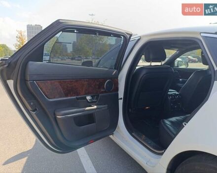 Ягуар Икс Джей 2013 в Киеве на Automoto.ua Белый Ягуар Икс Джей, объемом двигателя 3 л и пробегом 210 тыс. км за 17500 $, фото 3 на Automoto.ua