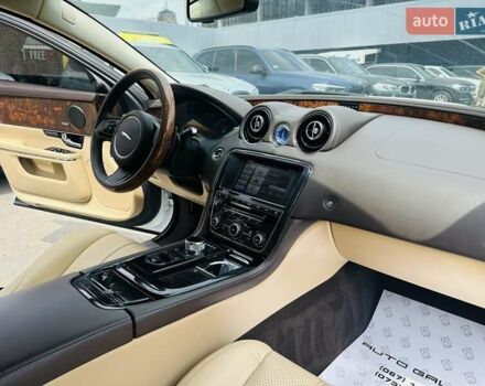 Білий Ягуар Ікс Джей, об'ємом двигуна 2.97 л та пробігом 190 тис. км за 14500 $, фото 22 на Automoto.ua