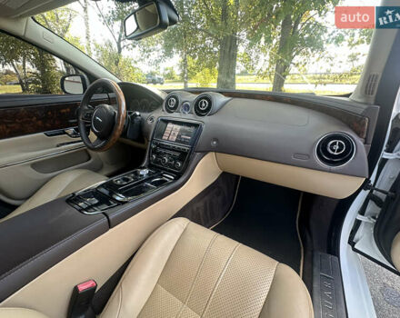 Ягуар Икс Джей 2013 в Киеве на Automoto.ua Белый Ягуар Икс Джей, объемом двигателя 2.99 л и пробегом 130 тыс. км за 14999 $, фото 42 на Automoto.ua