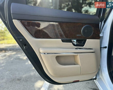 Ягуар Икс Джей 2013 в Киеве на Automoto.ua Белый Ягуар Икс Джей, объемом двигателя 2.99 л и пробегом 130 тыс. км за 14999 $, фото 26 на Automoto.ua