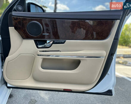 Ягуар Икс Джей 2013 в Киеве на Automoto.ua Белый Ягуар Икс Джей, объемом двигателя 2.99 л и пробегом 130 тыс. км за 14999 $, фото 38 на Automoto.ua