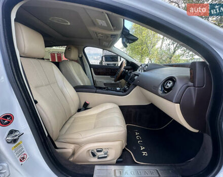 Ягуар Икс Джей 2013 в Киеве на Automoto.ua Белый Ягуар Икс Джей, объемом двигателя 2.99 л и пробегом 130 тыс. км за 14999 $, фото 41 на Automoto.ua