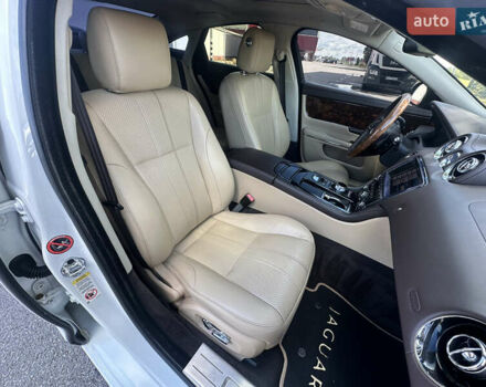 Ягуар Икс Джей 2013 в Киеве на Automoto.ua Белый Ягуар Икс Джей, объемом двигателя 2.99 л и пробегом 130 тыс. км за 14999 $, фото 43 на Automoto.ua