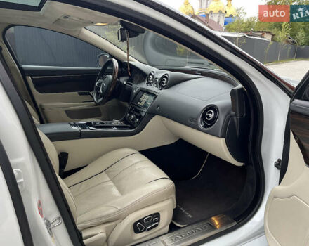 Ягуар Икс Джей 2014 в Яремче на Automoto.ua Белый Ягуар Икс Джей, объемом двигателя 3 л и пробегом 110 тыс. км за 22700 $, фото 8 на Automoto.ua