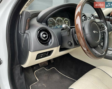 Ягуар Икс Джей 2014 в Яремче на Automoto.ua Белый Ягуар Икс Джей, объемом двигателя 3 л и пробегом 110 тыс. км за 22700 $, фото 13 на Automoto.ua
