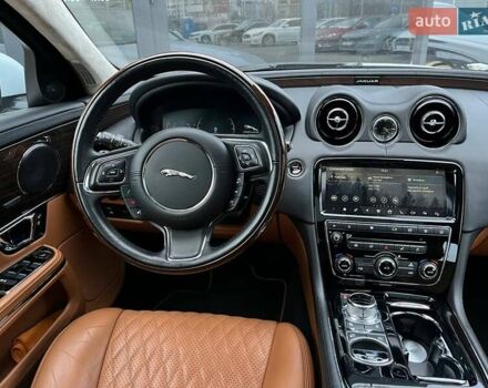 Білий Ягуар Ікс Джей, об'ємом двигуна 3 л та пробігом 58 тис. км за 33990 $, фото 13 на Automoto.ua