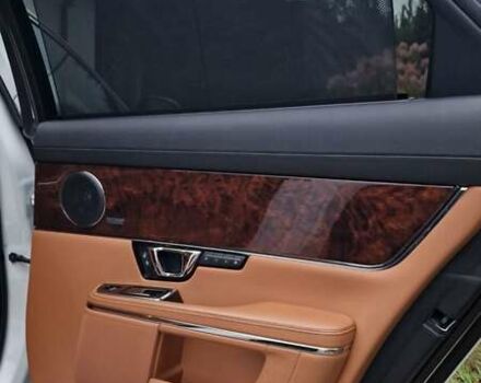 Білий Ягуар Ікс Джей, об'ємом двигуна 3 л та пробігом 75 тис. км за 34900 $, фото 10 на Automoto.ua