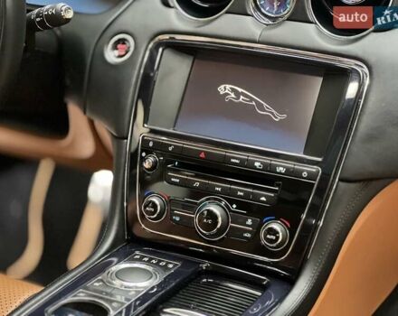 Чорний Ягуар Ікс Джей, об'ємом двигуна 5 л та пробігом 127 тис. км за 26000 $, фото 16 на Automoto.ua