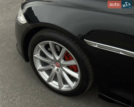 Черный Ягуар Икс Джей, объемом двигателя 5 л и пробегом 125 тыс. км за 20500 $, фото 4 на Automoto.ua