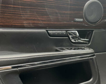 Черный Ягуар Икс Джей, объемом двигателя 3 л и пробегом 90 тыс. км за 28000 $, фото 4 на Automoto.ua