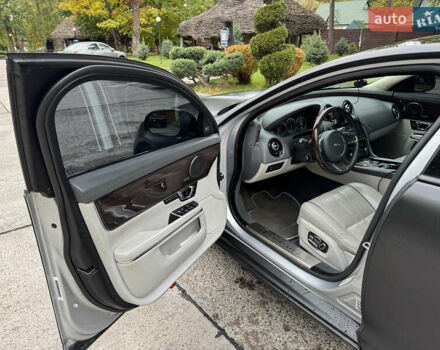 Чорний Ягуар Ікс Джей, об'ємом двигуна 3 л та пробігом 110 тис. км за 18600 $, фото 16 на Automoto.ua