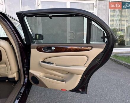 Червоний Ягуар Ікс Джей, об'ємом двигуна 4.2 л та пробігом 124 тис. км за 44000 $, фото 16 на Automoto.ua