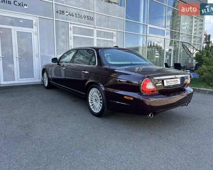 Червоний Ягуар Ікс Джей, об'ємом двигуна 4.2 л та пробігом 124 тис. км за 44000 $, фото 4 на Automoto.ua