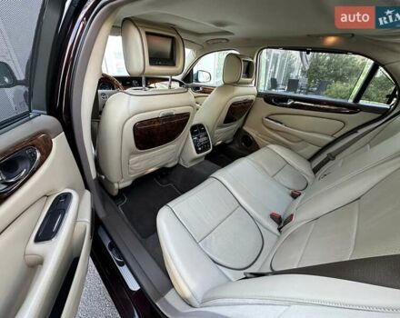 Червоний Ягуар Ікс Джей, об'ємом двигуна 4.2 л та пробігом 124 тис. км за 44000 $, фото 7 на Automoto.ua