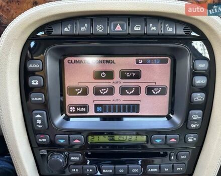 Червоний Ягуар Ікс Джей, об'ємом двигуна 4.2 л та пробігом 124 тис. км за 44000 $, фото 31 на Automoto.ua