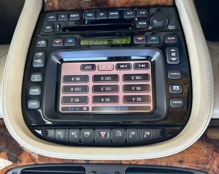 Червоний Ягуар Ікс Джей, об'ємом двигуна 4.2 л та пробігом 124 тис. км за 44000 $, фото 28 на Automoto.ua