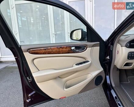 Червоний Ягуар Ікс Джей, об'ємом двигуна 4.2 л та пробігом 124 тис. км за 44000 $, фото 20 на Automoto.ua