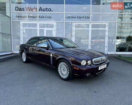 Червоний Ягуар Ікс Джей, об'ємом двигуна 4.2 л та пробігом 124 тис. км за 44000 $, фото 2 на Automoto.ua