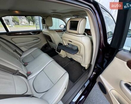 Червоний Ягуар Ікс Джей, об'ємом двигуна 4.2 л та пробігом 124 тис. км за 44000 $, фото 10 на Automoto.ua