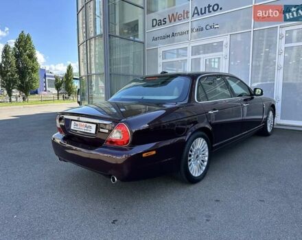 Червоний Ягуар Ікс Джей, об'ємом двигуна 4.2 л та пробігом 124 тис. км за 44000 $, фото 5 на Automoto.ua