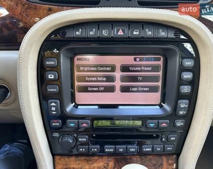 Червоний Ягуар Ікс Джей, об'ємом двигуна 4.2 л та пробігом 124 тис. км за 44000 $, фото 32 на Automoto.ua