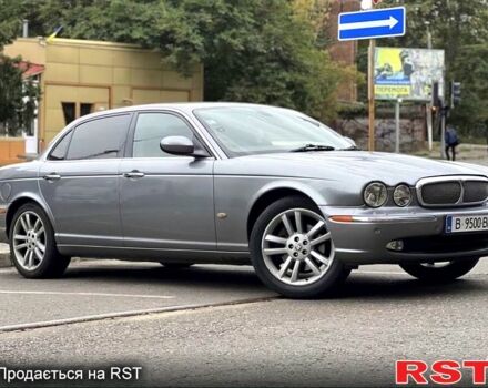 Серый Ягуар Икс Джей, объемом двигателя 4.2 л и пробегом 98 тыс. км за 2200 $, фото 5 на Automoto.ua