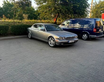 Серый Ягуар Икс Джей, объемом двигателя 4.2 л и пробегом 98 тыс. км за 2200 $, фото 1 на Automoto.ua