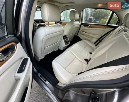 Сірий Ягуар Ікс Джей, об'ємом двигуна 4.2 л та пробігом 74 тис. км за 36000 $, фото 7 на Automoto.ua