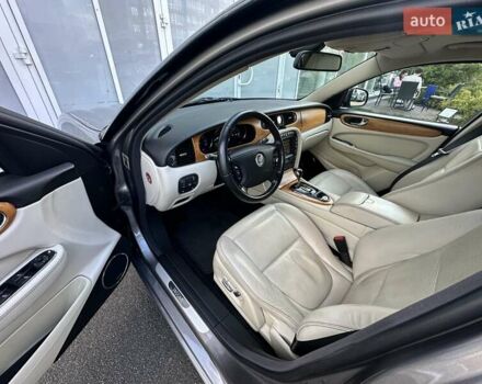 Сірий Ягуар Ікс Джей, об'ємом двигуна 4.2 л та пробігом 74 тис. км за 36000 $, фото 6 на Automoto.ua