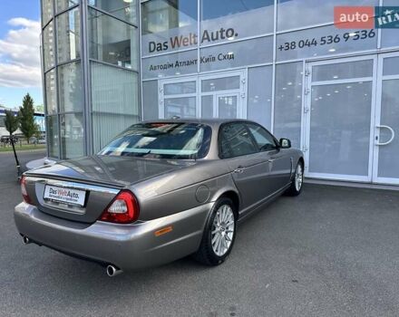 Сірий Ягуар Ікс Джей, об'ємом двигуна 4.2 л та пробігом 74 тис. км за 36000 $, фото 4 на Automoto.ua