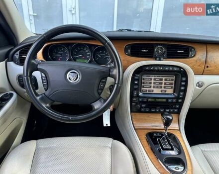 Сірий Ягуар Ікс Джей, об'ємом двигуна 4.2 л та пробігом 74 тис. км за 36000 $, фото 13 на Automoto.ua