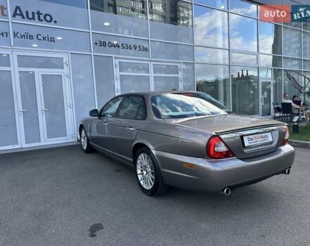 Сірий Ягуар Ікс Джей, об'ємом двигуна 4.2 л та пробігом 74 тис. км за 36000 $, фото 5 на Automoto.ua