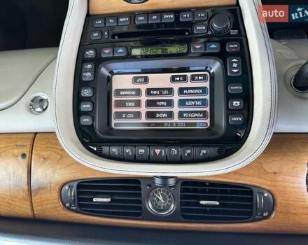 Сірий Ягуар Ікс Джей, об'ємом двигуна 4.2 л та пробігом 74 тис. км за 36000 $, фото 15 на Automoto.ua