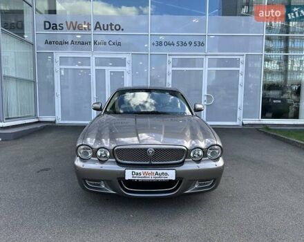 Сірий Ягуар Ікс Джей, об'ємом двигуна 4.2 л та пробігом 74 тис. км за 36000 $, фото 1 на Automoto.ua