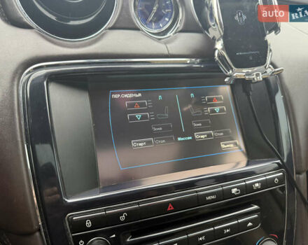 Серый Ягуар Икс Джей, объемом двигателя 3 л и пробегом 209 тыс. км за 27500 $, фото 2 на Automoto.ua