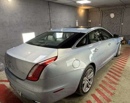 Серый Ягуар Икс Джей, объемом двигателя 3 л и пробегом 112 тыс. км за 18000 $, фото 3 на Automoto.ua