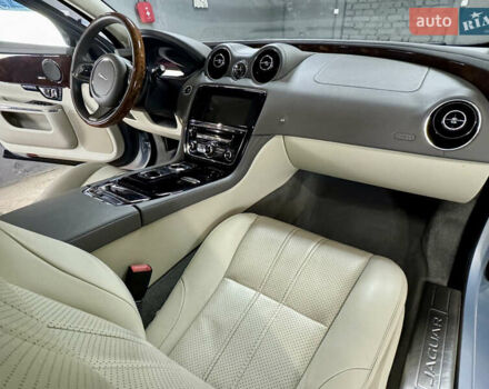 Серый Ягуар Икс Джей, объемом двигателя 3 л и пробегом 112 тыс. км за 18000 $, фото 9 на Automoto.ua