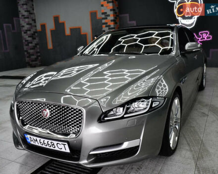Ягуар Икс Джей 2017 в Житомире на Automoto.ua Серый Ягуар Икс Джей, объемом двигателя 3 л и пробегом 169 тыс. км за 22000 $, фото 12 на Automoto.ua