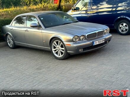 Серый Ягуар Икс Джей, объемом двигателя 4.2 л и пробегом 98 тыс. км за 2200 $, фото 1 на Automoto.ua