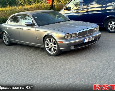 Серый Ягуар Икс Джей, объемом двигателя 4.2 л и пробегом 98 тыс. км за 2200 $, фото 1 на Automoto.ua