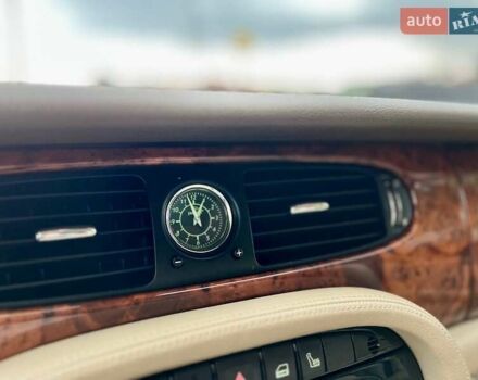 Синий Ягуар Икс Джей, объемом двигателя 3.5 л и пробегом 120 тыс. км за 25000 $, фото 25 на Automoto.ua