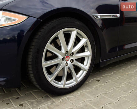 Синий Ягуар Икс Джей, объемом двигателя 3 л и пробегом 177 тыс. км за 15150 $, фото 2 на Automoto.ua