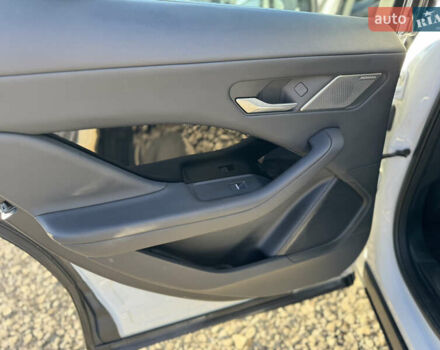 Белый Ягуар I-Pace, объемом двигателя 0 л и пробегом 189 тыс. км за 18980 $, фото 16 на Automoto.ua
