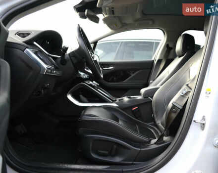 Белый Ягуар I-Pace, объемом двигателя 0 л и пробегом 99 тыс. км за 23999 $, фото 23 на Automoto.ua
