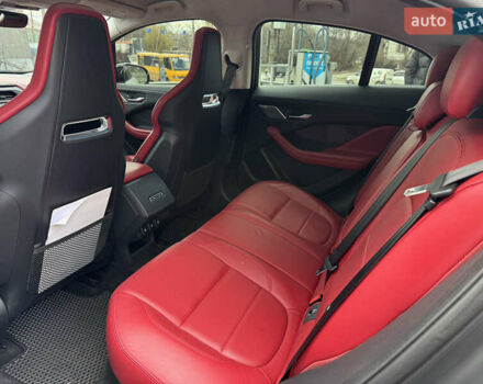 Белый Ягуар I-Pace, объемом двигателя 0 л и пробегом 99 тыс. км за 27999 $, фото 12 на Automoto.ua