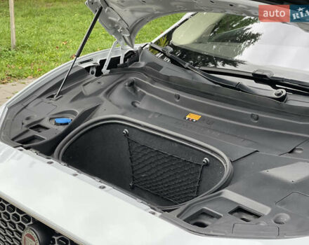 Білий Ягуар I-Pace, об'ємом двигуна 0 л та пробігом 64 тис. км за 24900 $, фото 37 на Automoto.ua