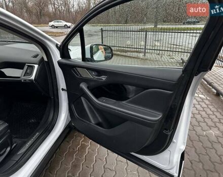 Белый Ягуар I-Pace, объемом двигателя 0 л и пробегом 56 тыс. км за 29999 $, фото 14 на Automoto.ua