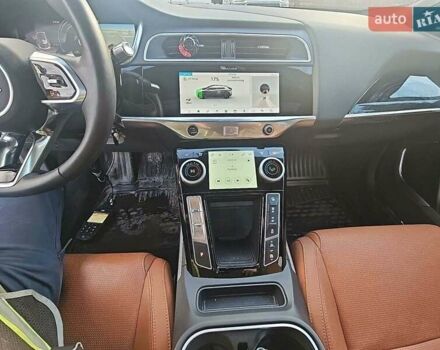 Белый Ягуар I-Pace, объемом двигателя 0 л и пробегом 123 тыс. км за 18000 $, фото 5 на Automoto.ua